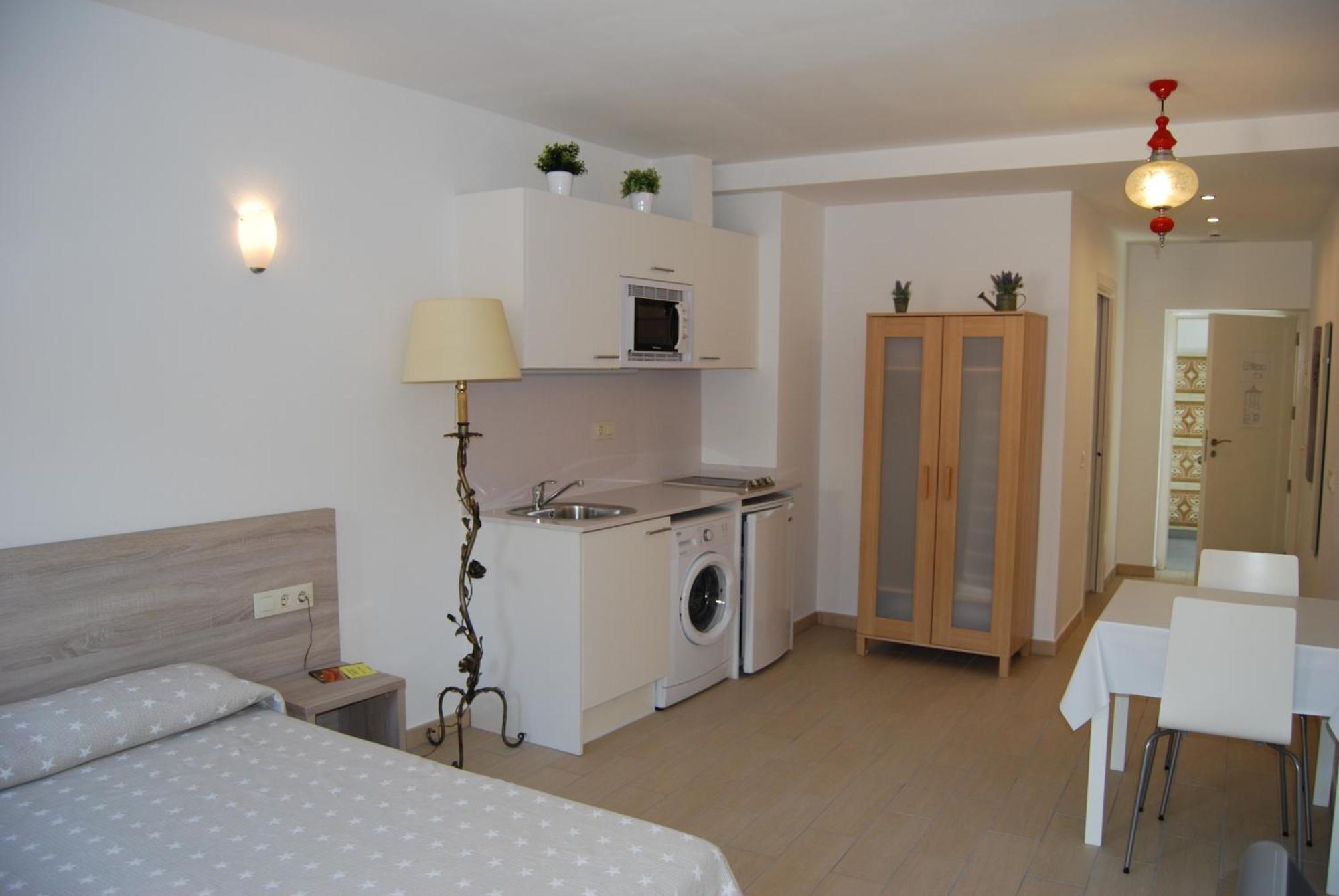 Apartaments Fonda Comerc Torroella de Montgrí Eksteriør billede